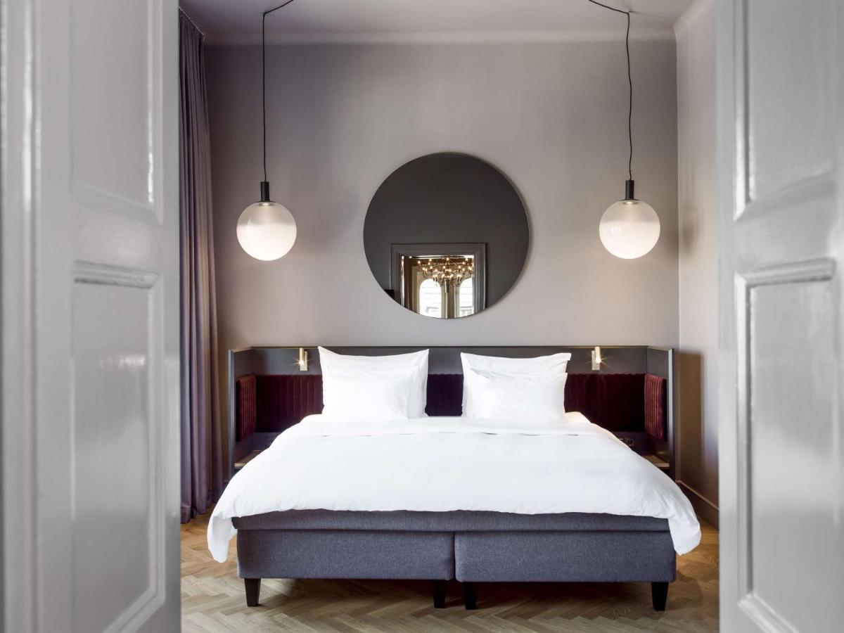 Radisson Collection, Strand Hotel, Stockholm Bagian luar foto A bedroom at the Hotel Axelmannstein