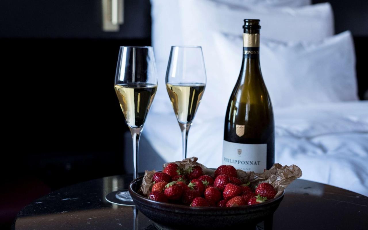 Radisson Collection, Strand Hotel, Stockholm Bagian luar foto A bottle of Polphnus