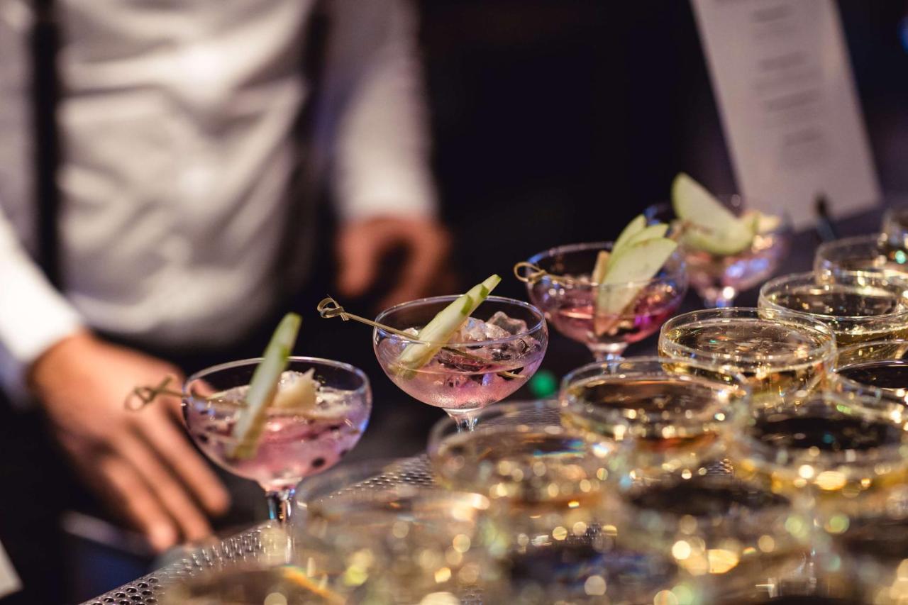 Radisson Collection, Strand Hotel, Stockholm Bagian luar foto A tray of cocktails