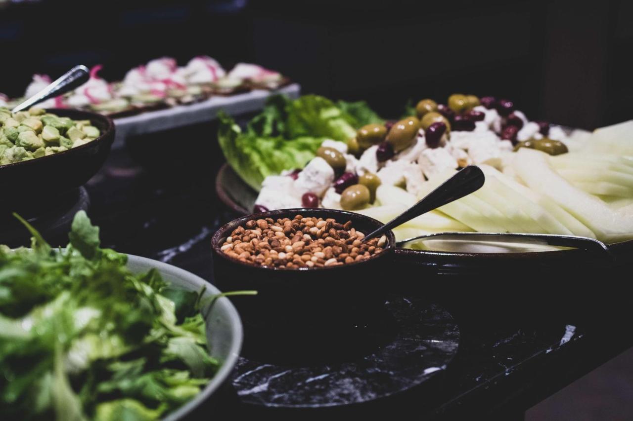 Radisson Collection, Strand Hotel, Stockholm Bagian luar foto A salad bar