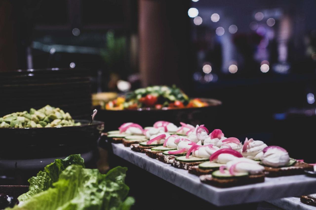 Radisson Collection, Strand Hotel, Stockholm Bagian luar foto A buffet at a restaurant