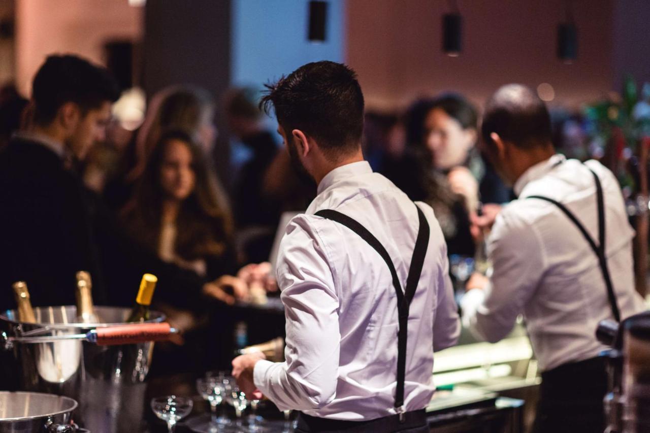 Radisson Collection, Strand Hotel, Stockholm Bagian luar foto Bartenders at work
